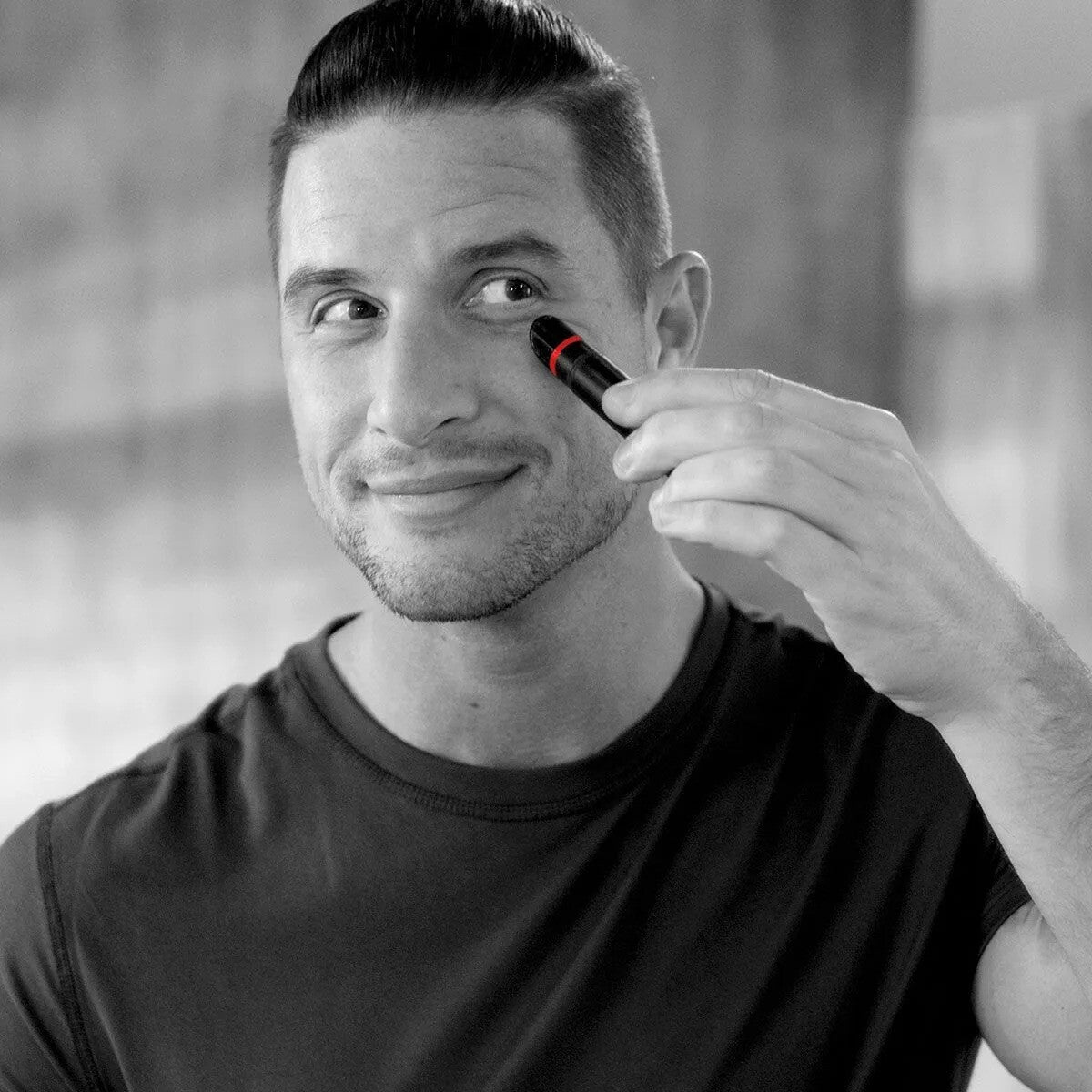 Black Wolf Revitalizing Depuffing Under Eye Wand